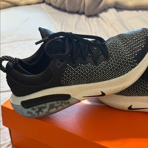 Nike Black & White Speckled Knit Trainer